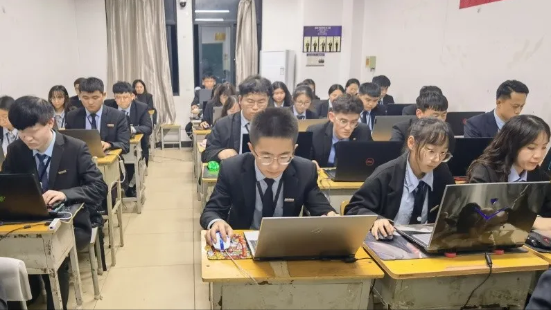 開學(xué)了，一起來尋找校園里隱藏的小驚喜吧